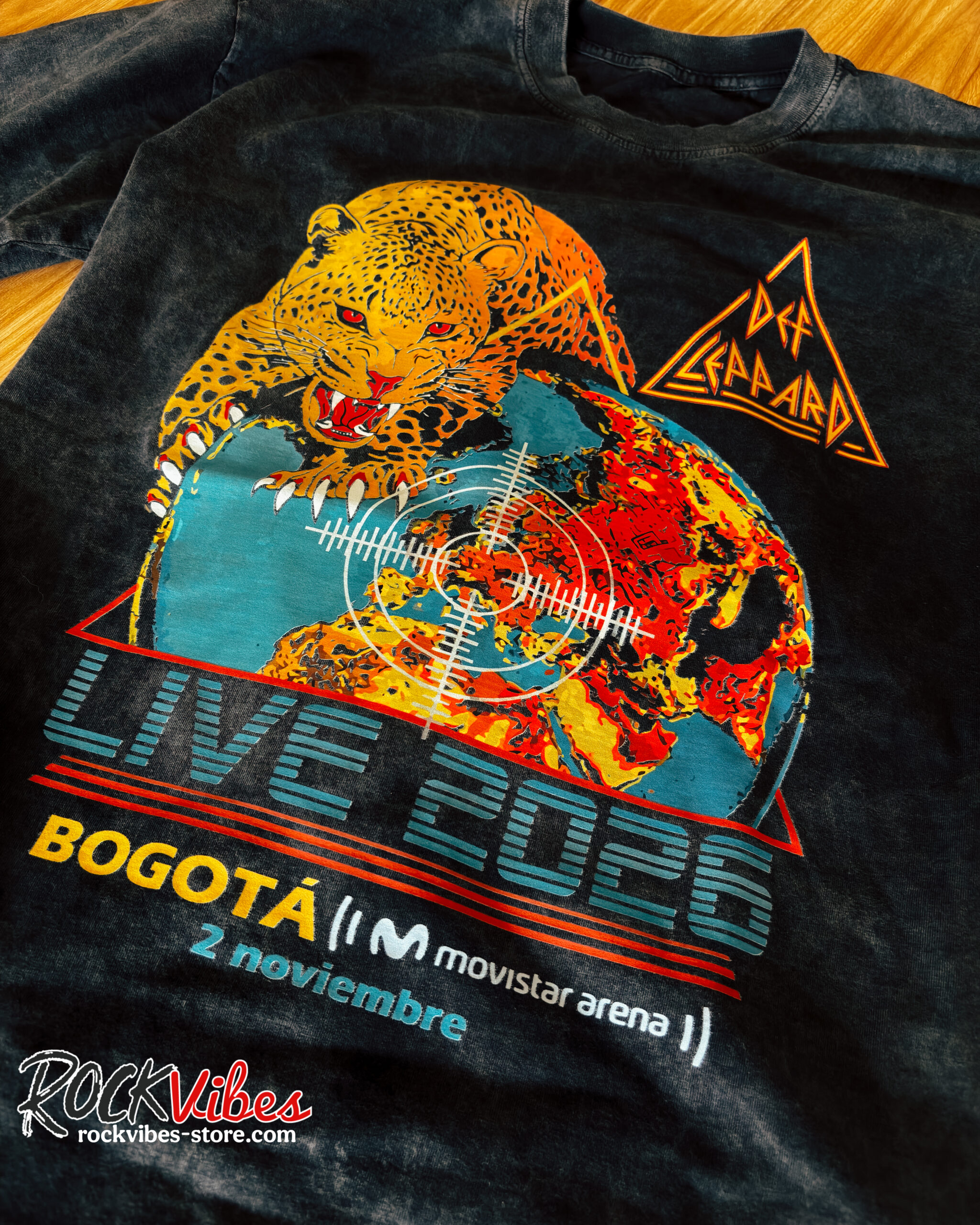 Camiseta Def Leppard Tour 2026 (Oversize Acid Wash) - Imagen 2