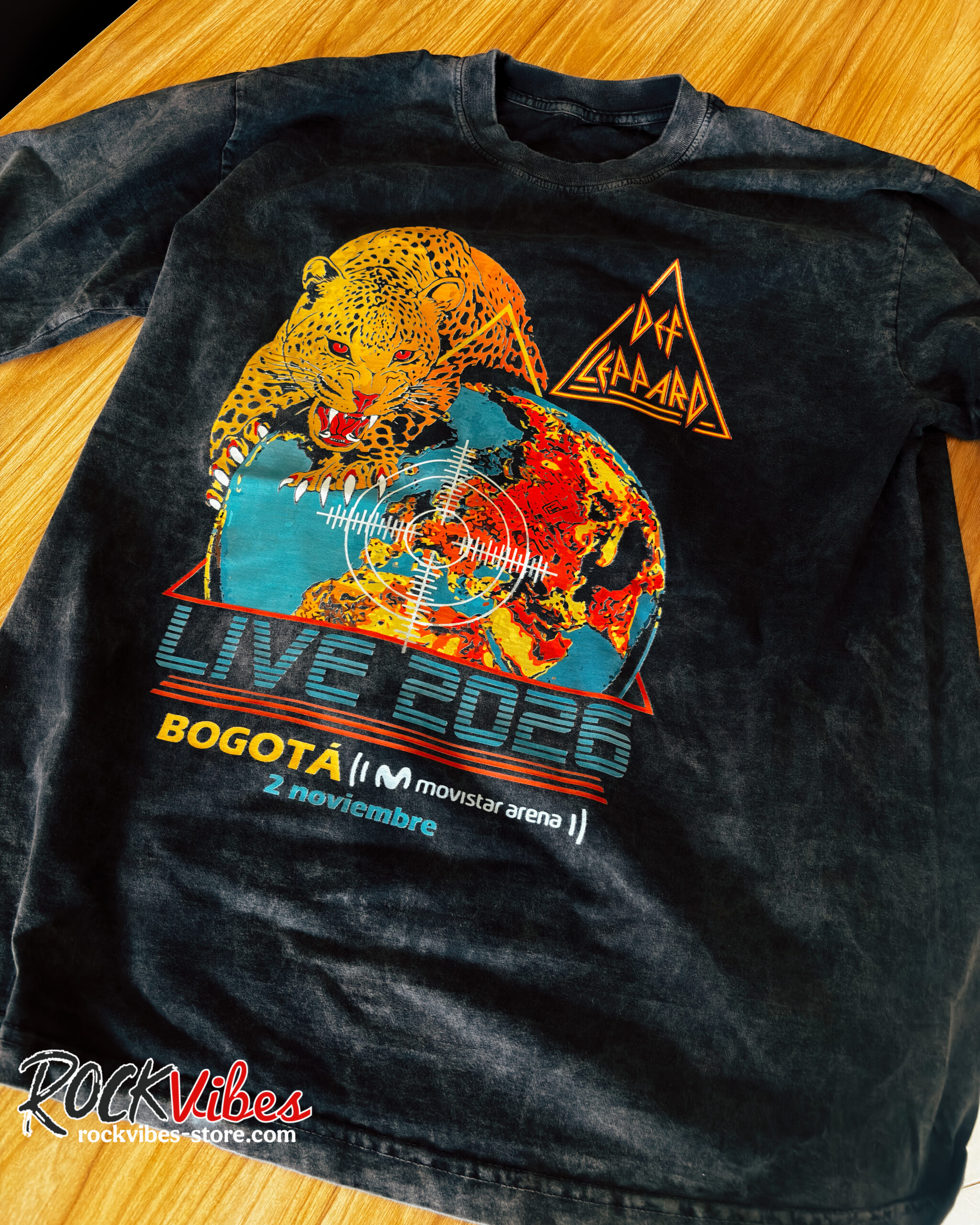Camiseta Def Leppard Tour 2026 (Oversize Acid Wash) - Imagen 3